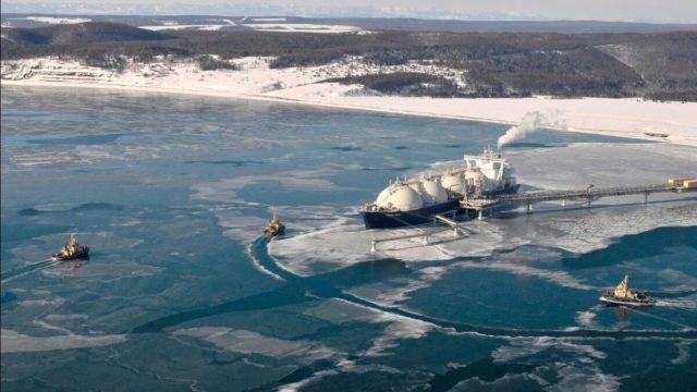 Svitzer_tugs_at_Sakhalin_LNG_terminal_Russia_ice_water