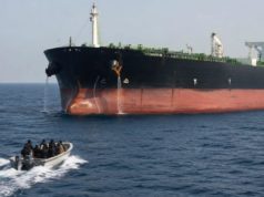Экипаж LNG-танкера открыл предупредительный огонь по подозрительной лодке у берегов Йемена